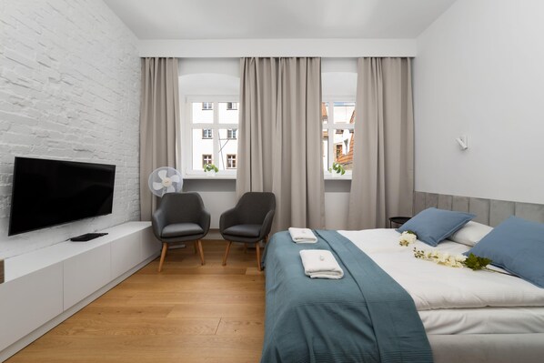 Tabla de planchar con plancha, wifi y ropa de cama 