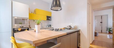 Fridge, microwave, oven, stovetop