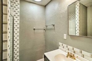 Hair dryer, towels