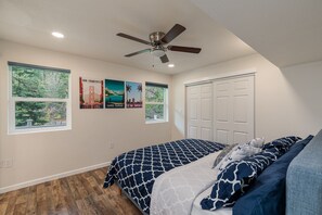 3 عدّة غرف نوم ومكتب ومكواة/لوح كي وسرير سفر