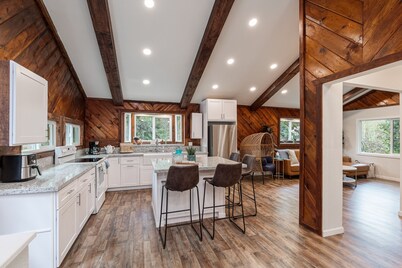 Quiet & Modern Cabin Near Wineries - Fire Pit and BBQ