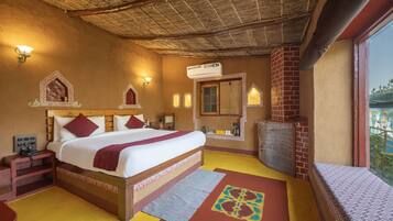 Comfort Triple Room, Mountain View | Desk, laptop workspace, free WiFi, bed sheets