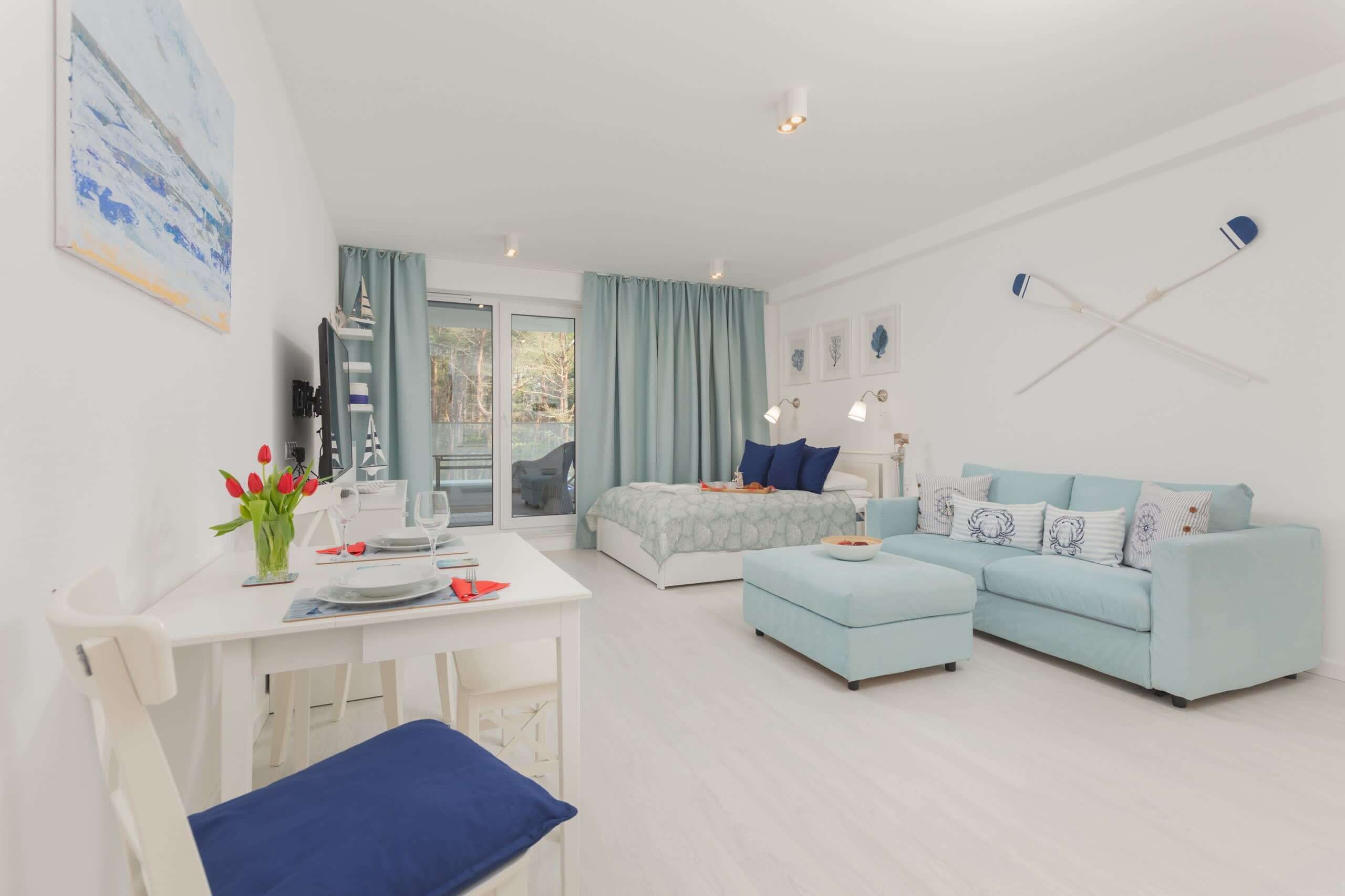 Tabla de planchar con plancha, wifi y ropa de cama 