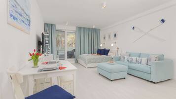 Tabla de planchar con plancha, wifi y ropa de cama