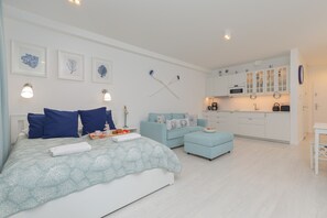 Iron/ironing board, WiFi, bed sheets