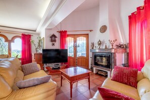 TV - Villa 'Casa Cachito' with Sea View, Wi-Fi and Air Conditioning (Benissa)