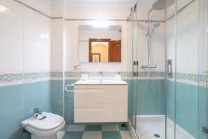 Bathtub, hair dryer, towels