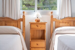 3 bedrooms, iron/ironing board, free WiFi, bed sheets - Holiday Apartment "Veleta ll" close to Beach with Sea View, Shared Pool & Wi-Fi (Pollença)
