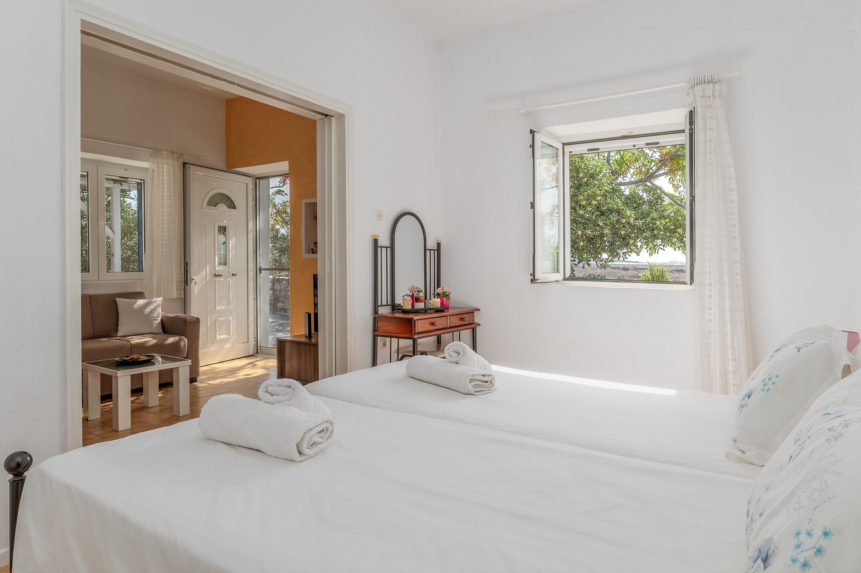 2 slaapkamers, een strijkplank/strijkijzer, gratis wifi, beddengoed