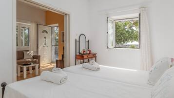 2 slaapkamers, een strijkplank/strijkijzer, gratis wifi, beddengoed