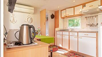 Fridge, microwave, stovetop, electric kettle