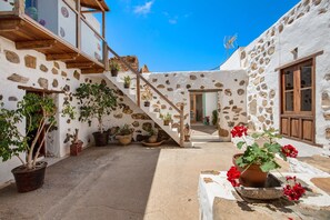 Exterior - Vacation Home 'La Casa de Petrita' with Mountain View, Garden & Wi-Fi (Pájara)