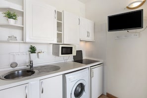 Cafeteira/chaleira, geladeira, micro-ondas, cooktop