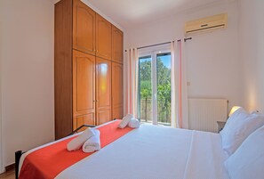 2 bedrooms, free WiFi, bed sheets