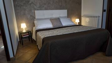 2 slaapkamers, een bureau, wifi, beddengoed