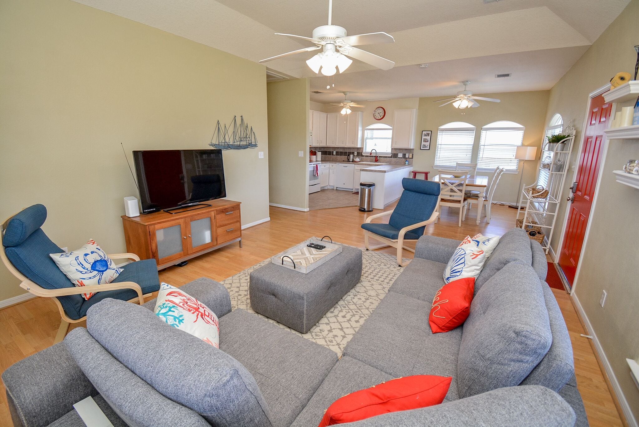 Bikini Bottom: Close to pool, dining, beach, pets