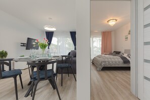 1 habitación, tabla de planchar con plancha, wifi y ropa de cama 