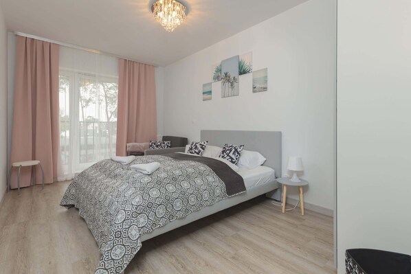 1 habitación, tabla de planchar con plancha, wifi y ropa de cama 