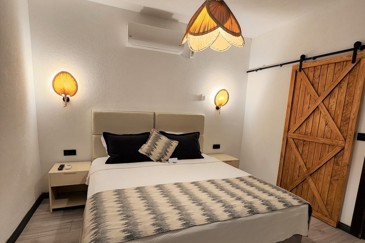 Basic Double Room | 1 bedroom, premium bedding, Tempur-Pedic beds, minibar