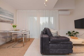 TV - Zaciszna 13 Niechorze | Two-level Apartment Near the Beach | Balconies & Parking (Niechorze)