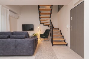 TV - Zaciszna 13 Niechorze | Two-level Apartment Near the Beach | Balconies & Parking (Niechorze)