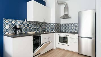 Fridge, oven, stovetop, dishwasher