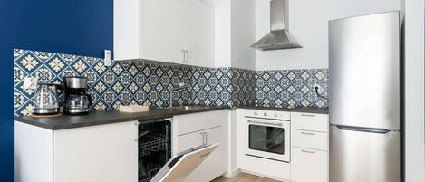 Kühlschrank, Ofen, Herdplatte, Geschirrspüler