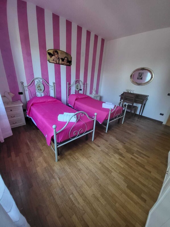 2 bedrooms, desk, iron/ironing board, free WiFi