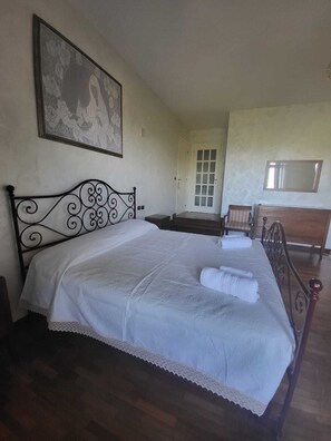 2 chambres, bureau, fer et planche à repasser, Wi-Fi gratuit