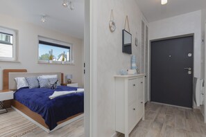 2 bedrooms, desk, iron/ironing board, WiFi