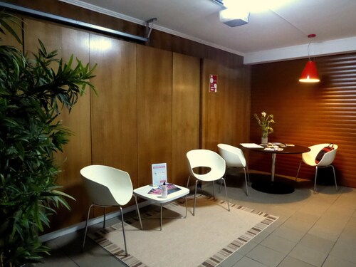 2Stay - A0: Local Accommodation with a Pool