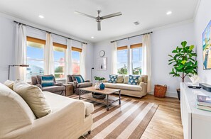 Smart-TV, DVD-Player, Stereoanlage