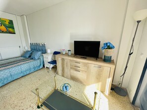 Silitysrauta/-lauta, ilmainen Wi-Fi, vuodevaatteet