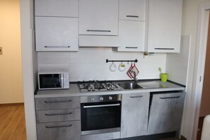 Fridge, dishwasher