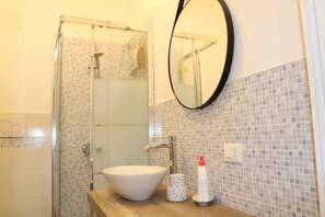 Shower - Holiday apartment Two room apartment with pool (Lazise)