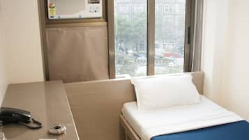 Habitación individual económica | Escritorio, espacio para trabajar con laptop y wifi gratis