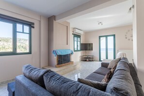 Living area - MARINA HOME (KARDAMILY)