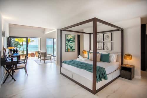 Suite Junior, baignoire | Literie de qualité, minibar, coffre-fort, bureau