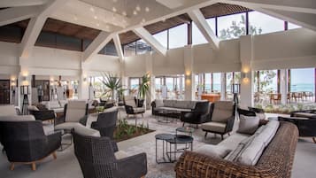 2 restaurants, breakfast, lunch served; local and international cuisine