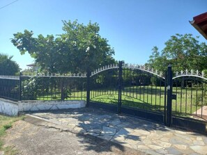 Property grounds - Private 2 floors holiday home in Leptokarya. (Leptokarya)