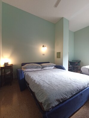 1 bedroom, desk, iron/ironing board, free WiFi - CASA VINCENT MetroA-Battistini-Vatican-Termini Station Olympic Stadium- Gemini (Roma)