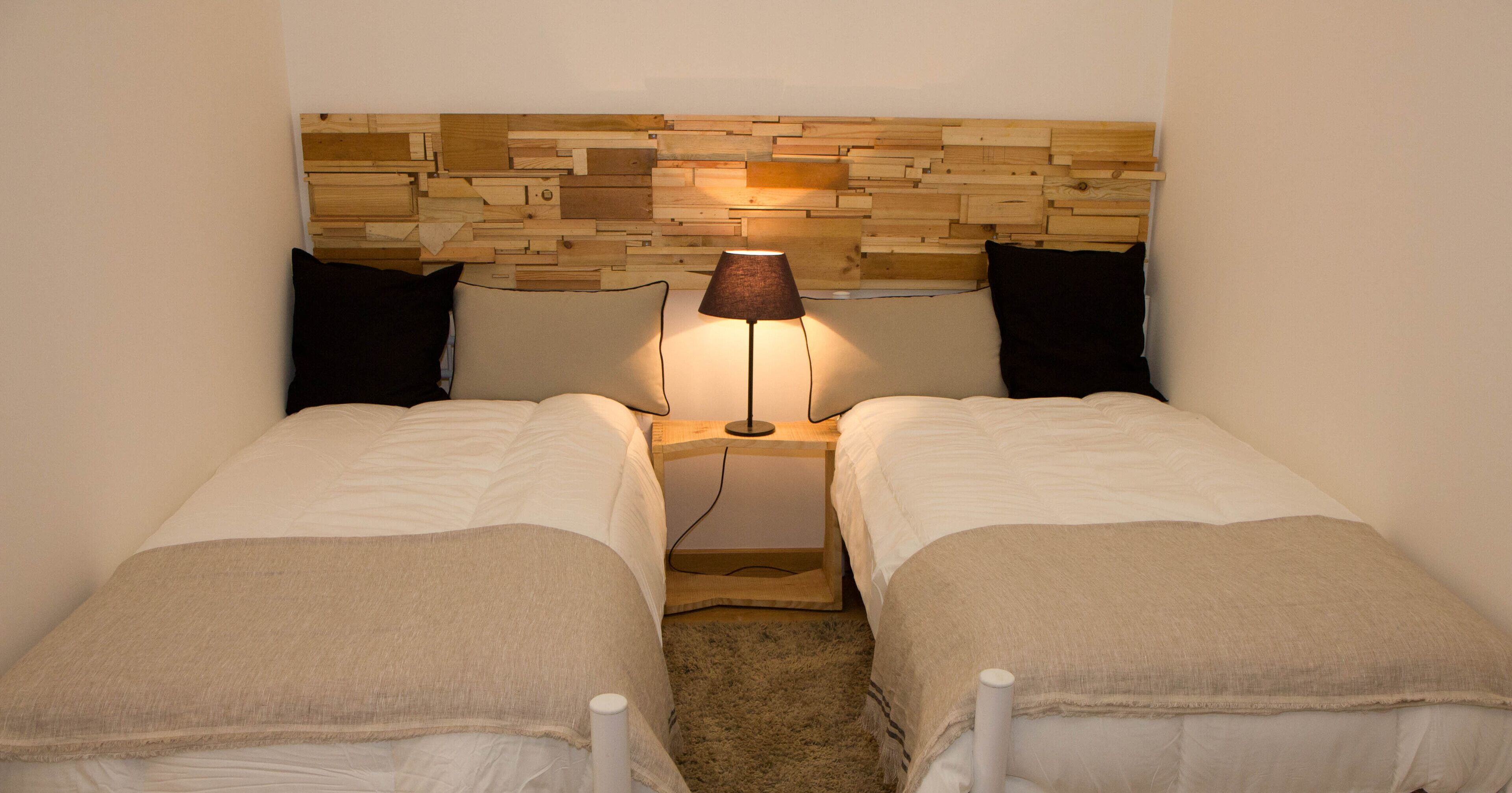 双人房或双床房 | 免费 WiFi、床单