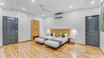 Deluxe Double or Twin Room | Hypo-allergenic bedding, desk, laptop workspace, soundproofing