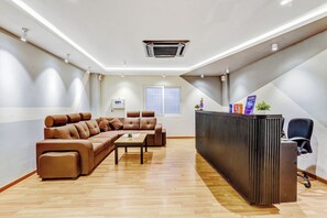 Reception - UPAR Hotels Nungambakkam (Chennai)
