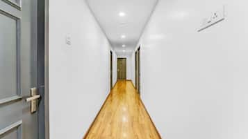 32-inch LED TV with cable channels, TV