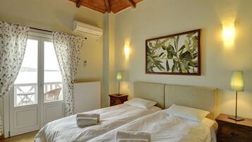 2 bedrooms, in-room safe, iron/ironing board, free WiFi
