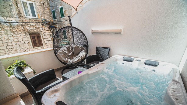 Apartemen (2 Apartment with Balcony) | Bathtub spa pribadi