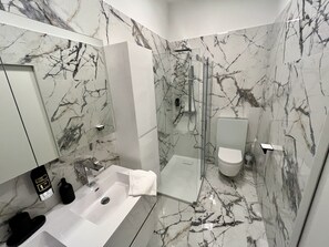 Deluxe Apartment | Bathroom | Shower, hair dryer, towels, soap - Street Living Hotel (Vienna)