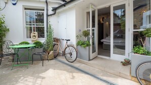 Ferienhaus (2 Bedrooms) | Innenhof