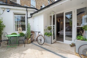 House (2 Bedrooms) | Courtyard - Southwest Oasis (London)